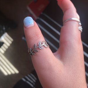Pandora leaf ring